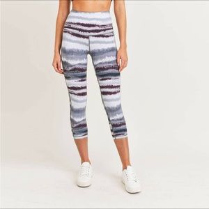 Mono B Zen capri athleisure hidden pocket tummy control Brand new leggings